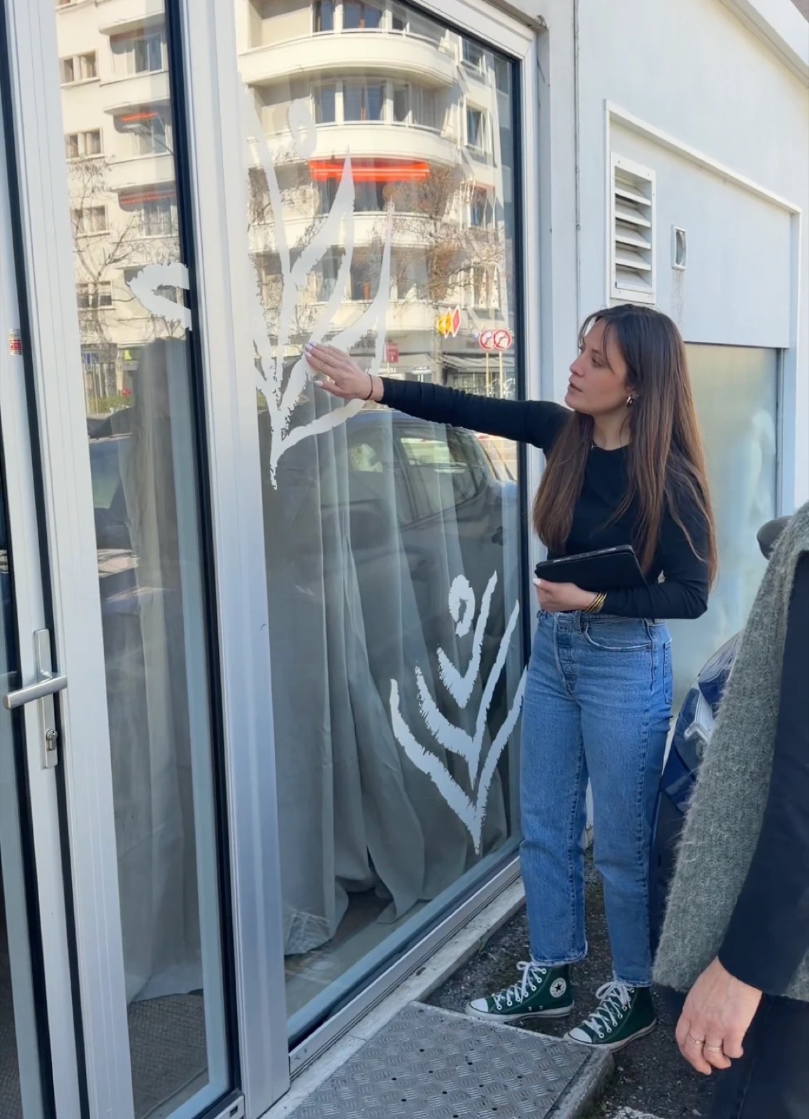 Comment transformer votre vitrine en outil de vente toute l’année ?, Le coût caché d’une vitrine négligée